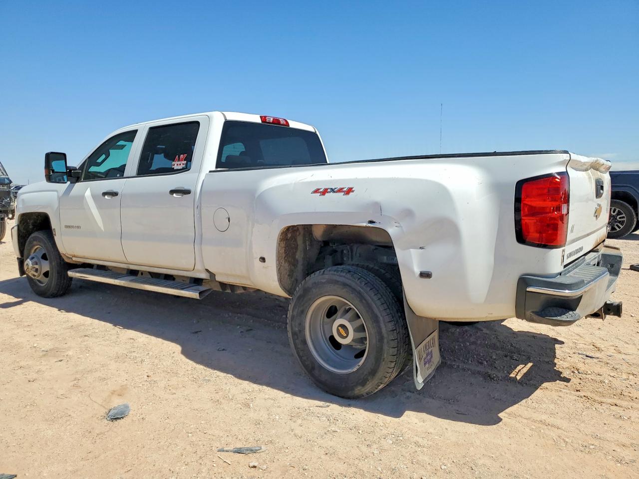 2018 CHEVROLET SILVERADO K3500 photo 4