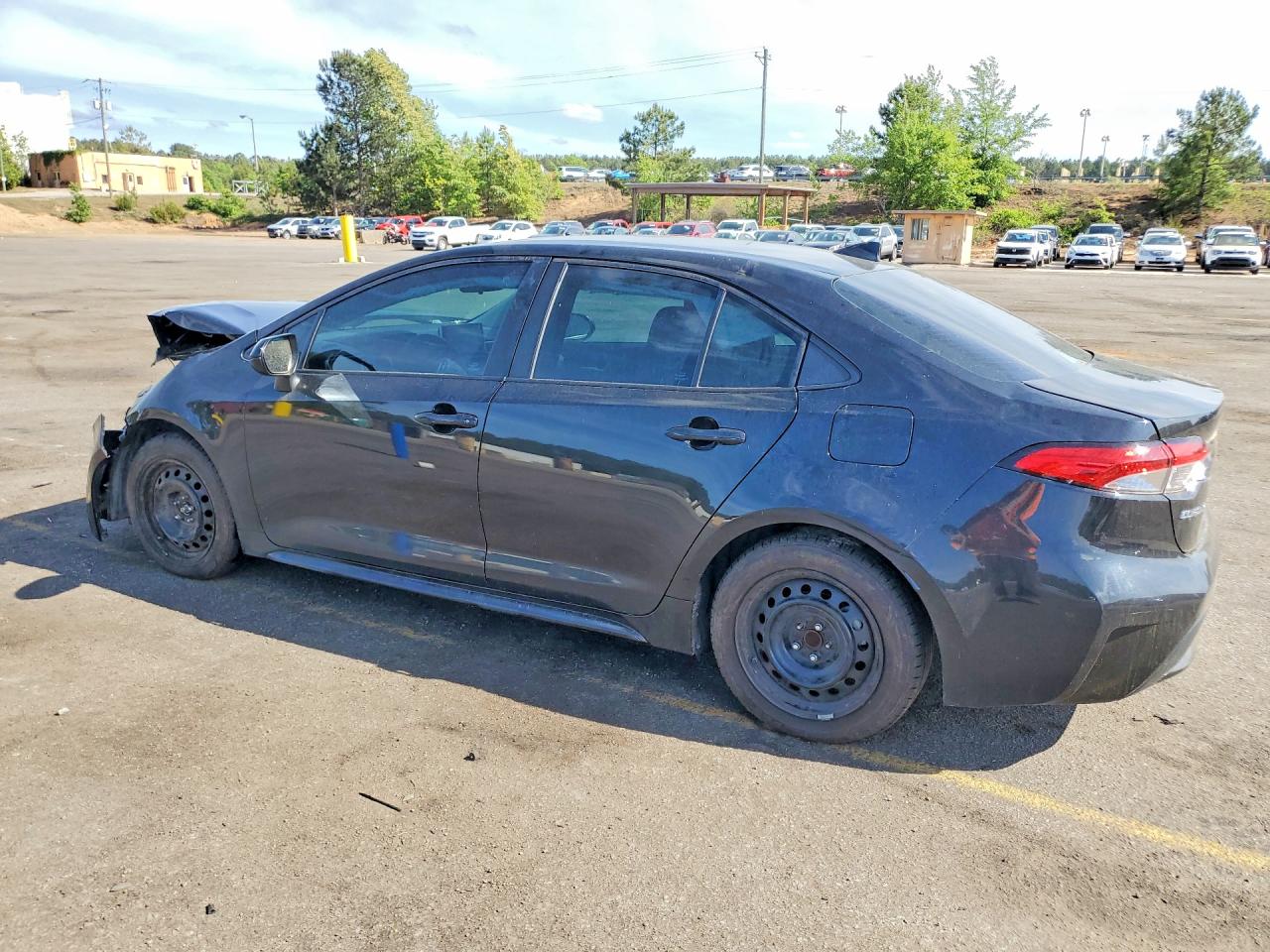 2021 TOYOTA COROLLA LE photo 3