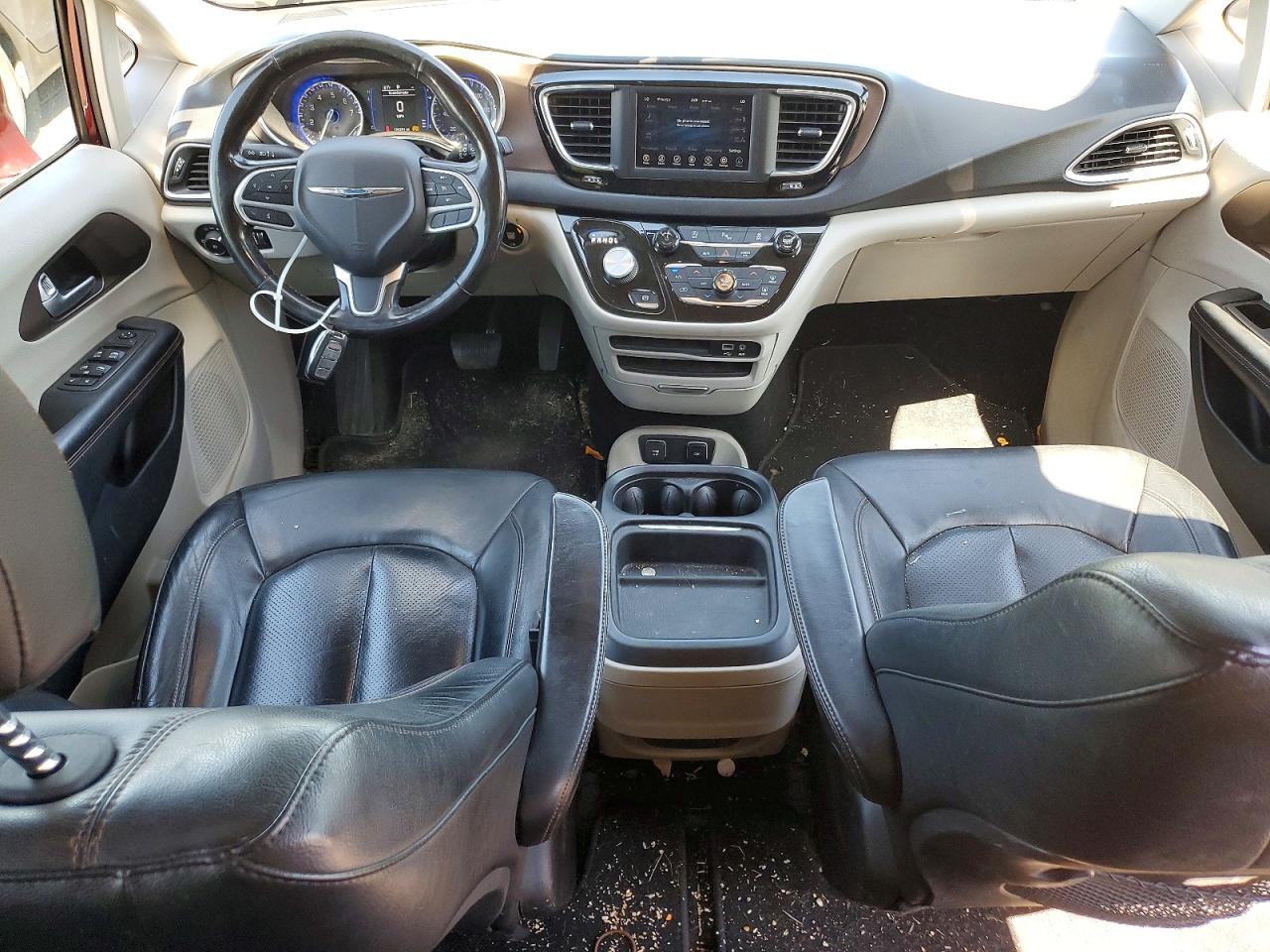 2019 CHRYSLER PACIFICA TOURING L photo 22