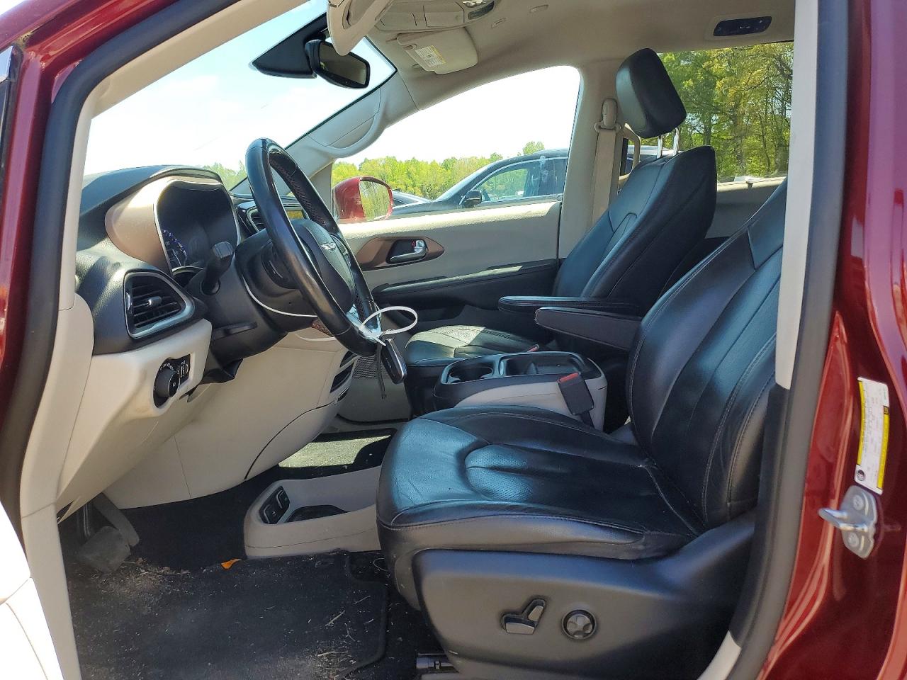 2019 CHRYSLER PACIFICA TOURING L photo 19
