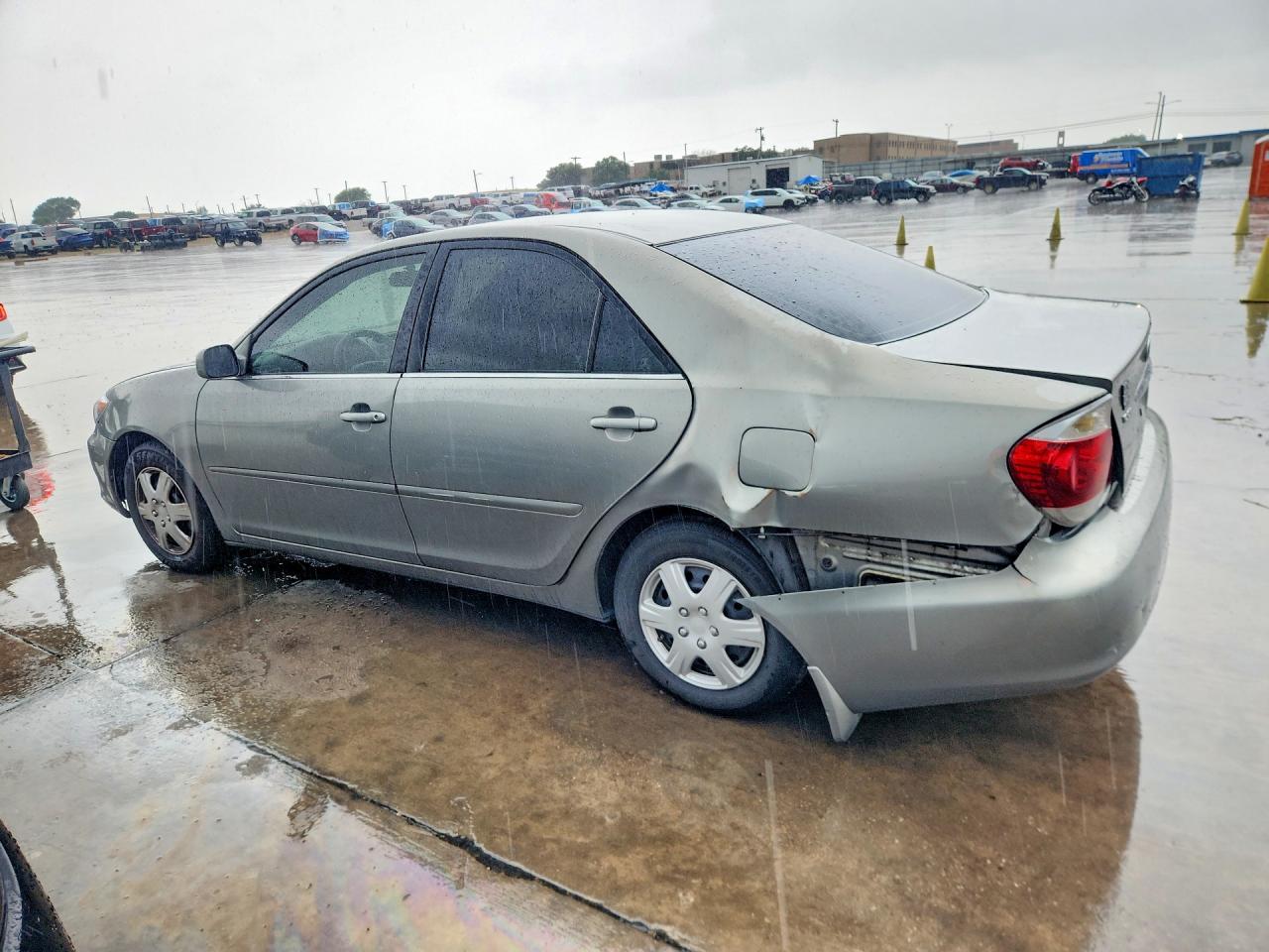 2006 TOYOTA CAMRY LE photo 2