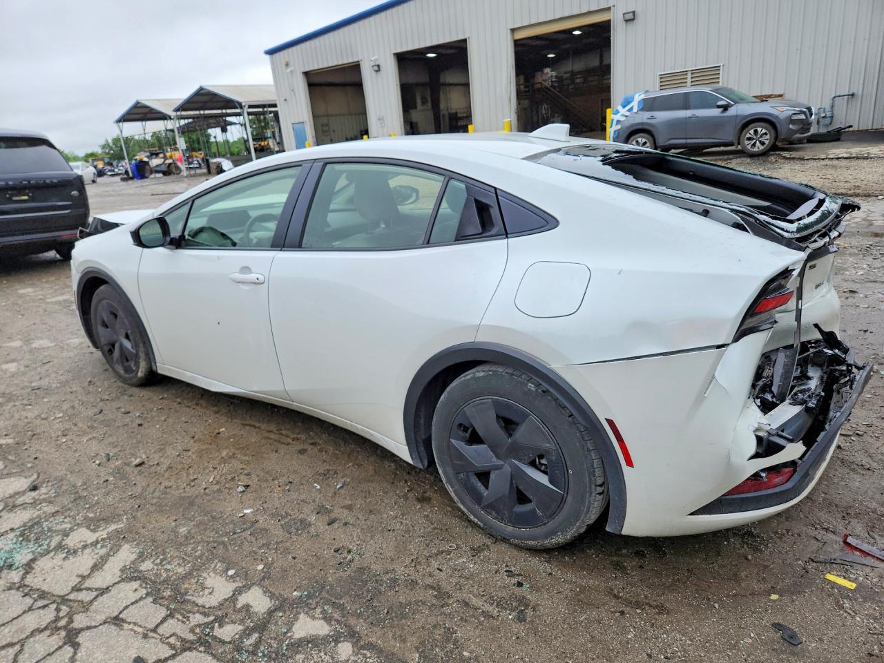 2024 TOYOTA PRIUS LE photo 2