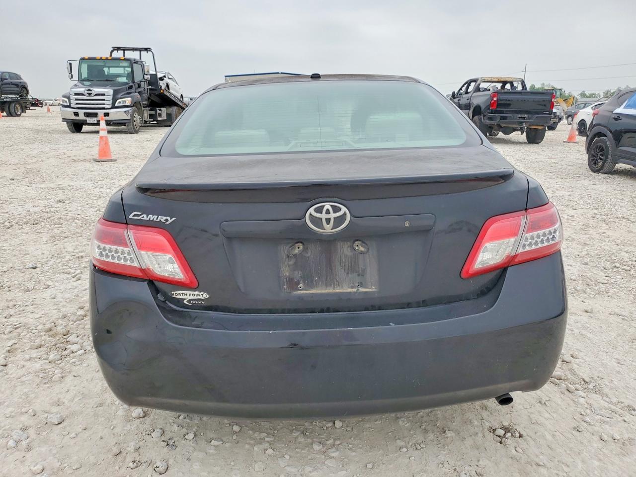2011 TOYOTA CAMRY BASE photo 11