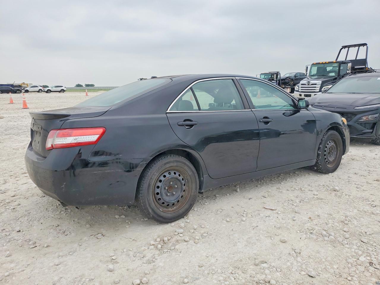 2011 TOYOTA CAMRY BASE photo 5
