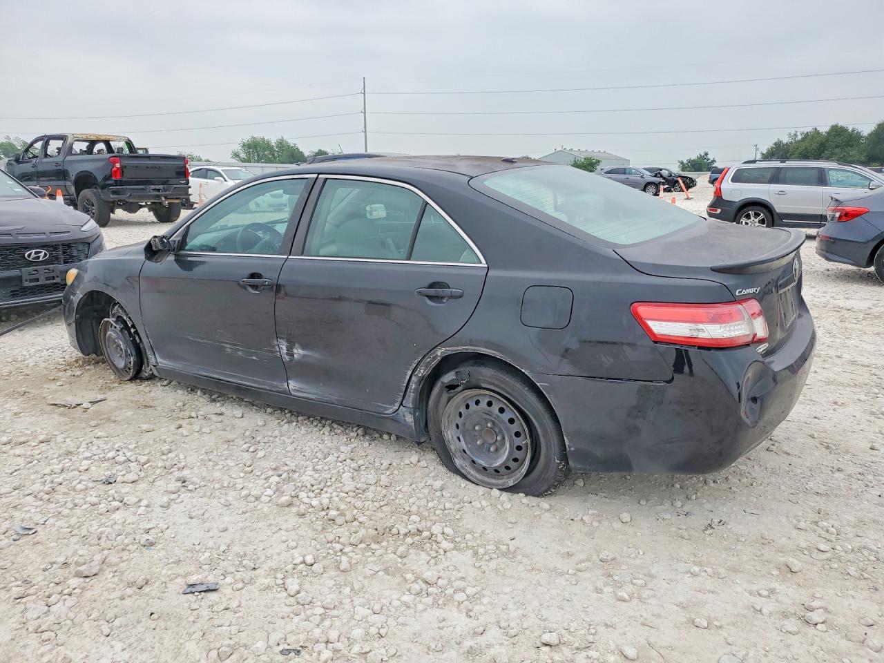 2011 TOYOTA CAMRY BASE photo 3