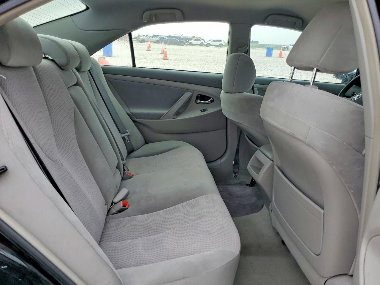 2011 TOYOTA CAMRY BASE photo 19
