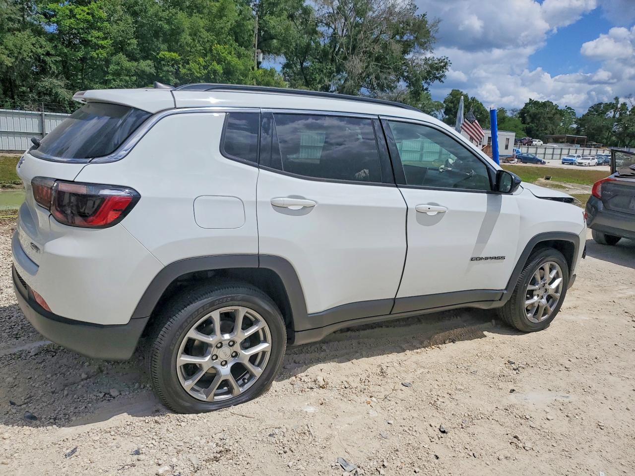 2024 JEEP COMPASS LATITUDE LUX photo 7