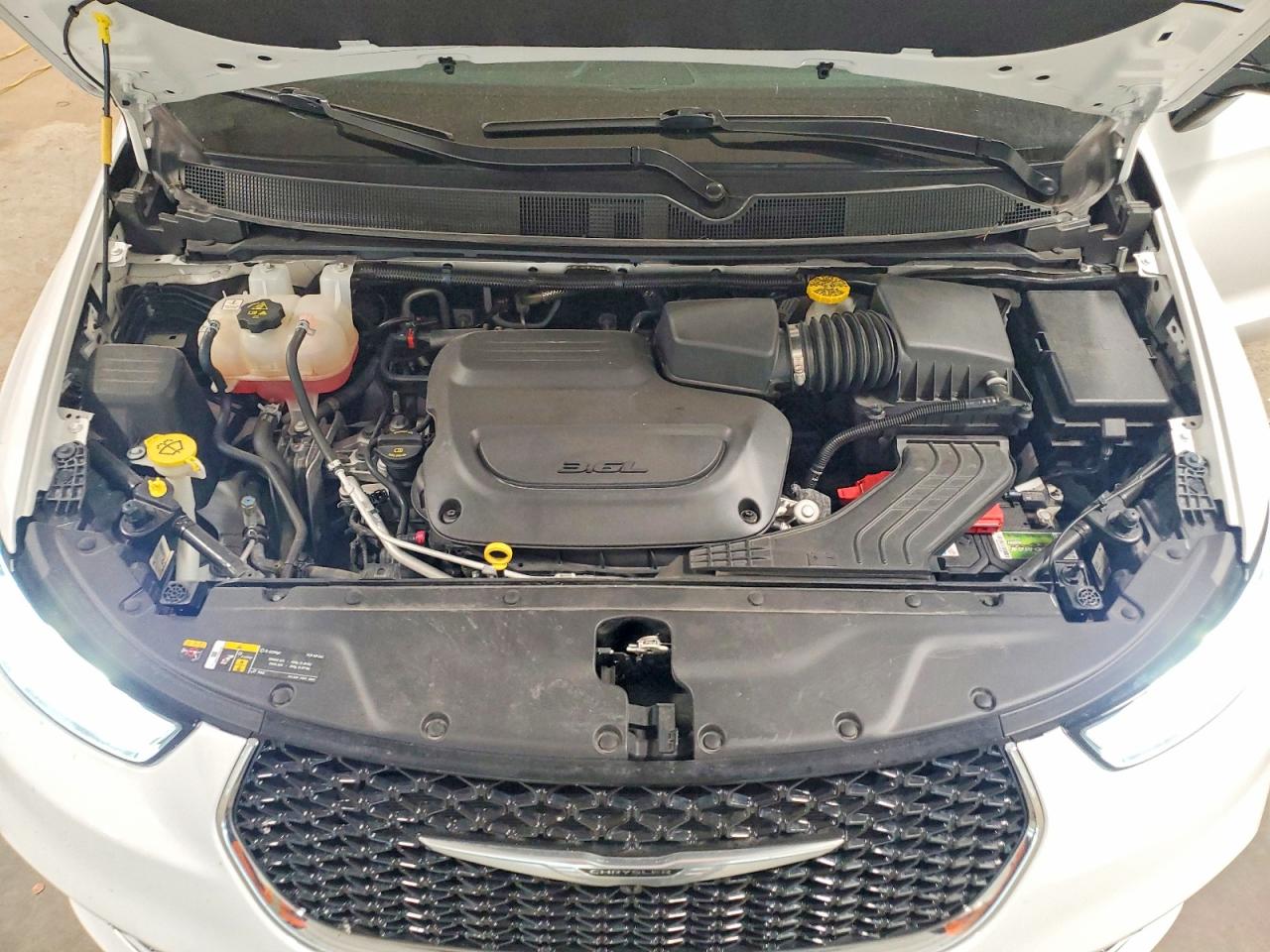 2024 CHRYSLER PACIFICA TOURING L photo 23