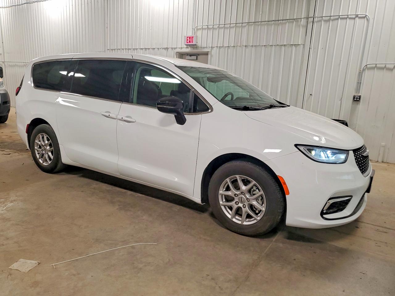 2024 CHRYSLER PACIFICA TOURING L photo 7
