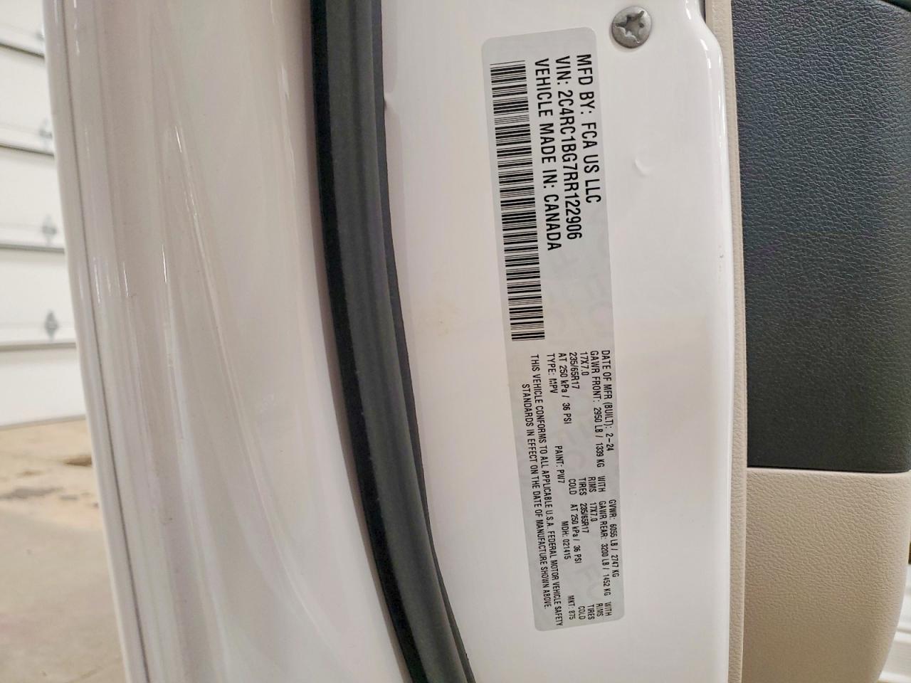 2024 CHRYSLER PACIFICA TOURING L photo 25