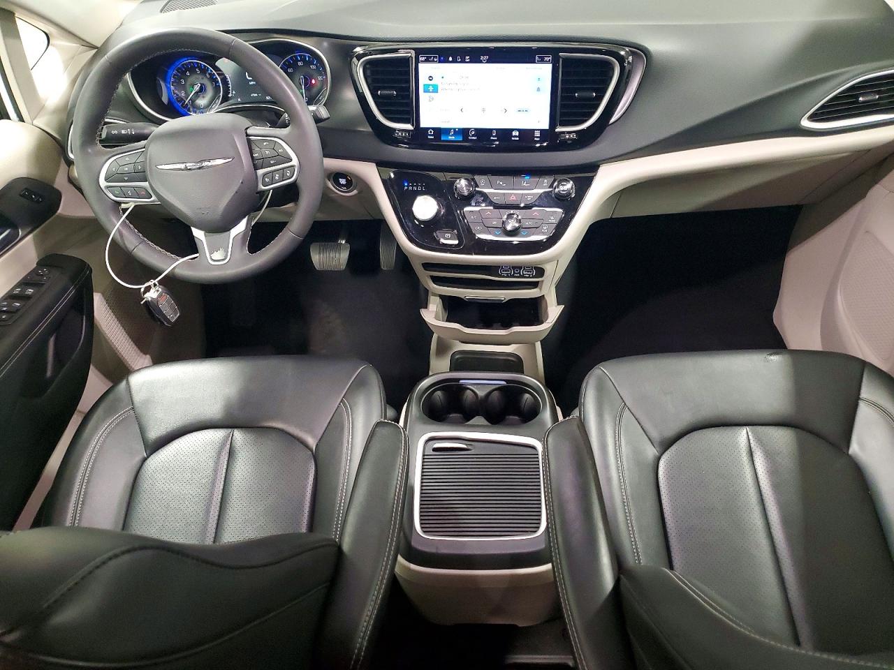 2024 CHRYSLER PACIFICA TOURING L photo 15