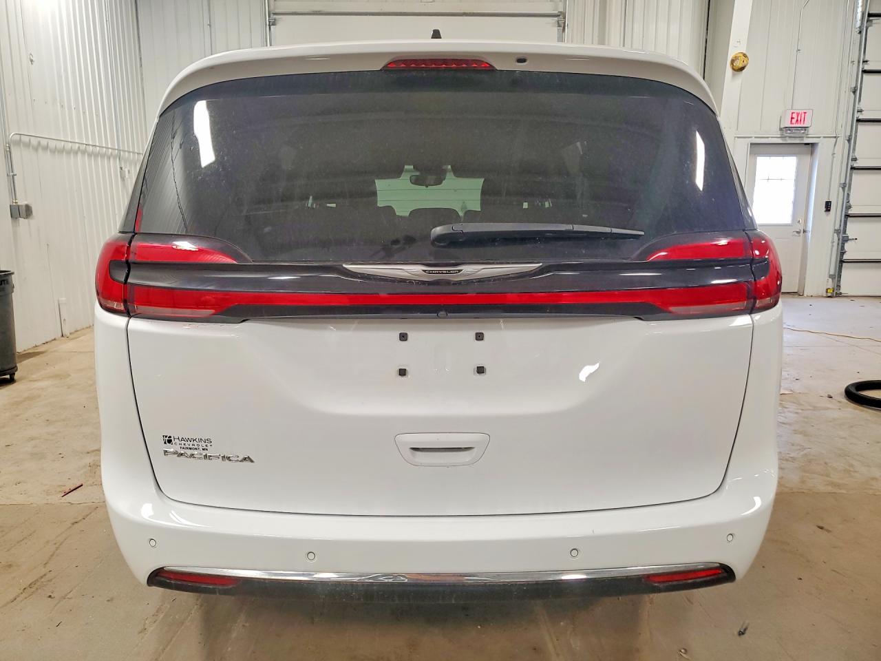 2024 CHRYSLER PACIFICA TOURING L photo 11