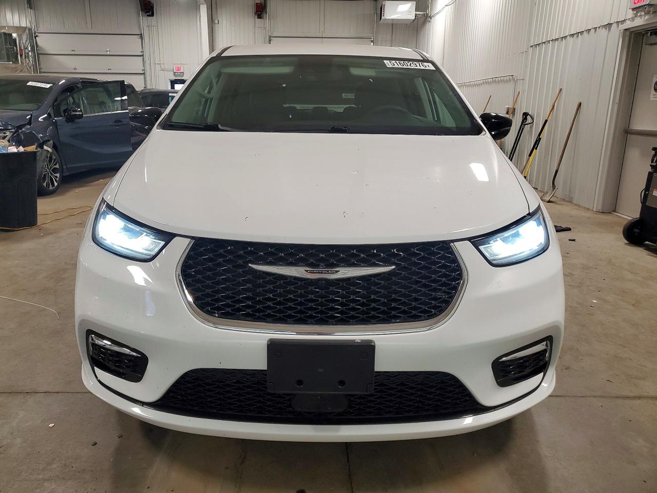 2024 CHRYSLER PACIFICA TOURING L photo 9