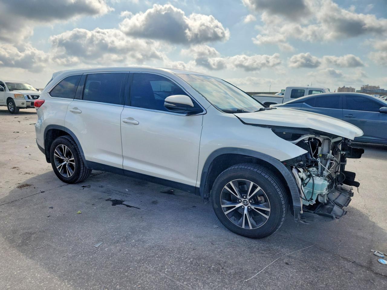 2019 TOYOTA HIGHLANDER LE photo 10