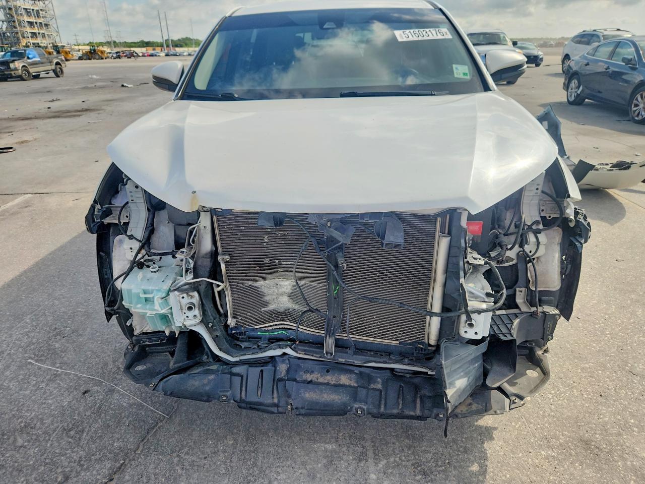 2019 TOYOTA HIGHLANDER LE photo 13
