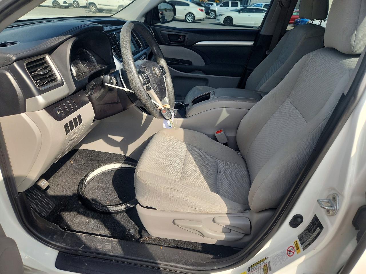 2019 TOYOTA HIGHLANDER LE photo 19