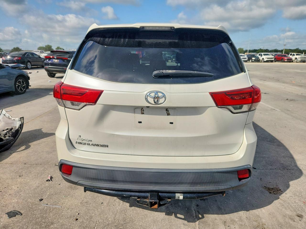2019 TOYOTA HIGHLANDER LE photo 16