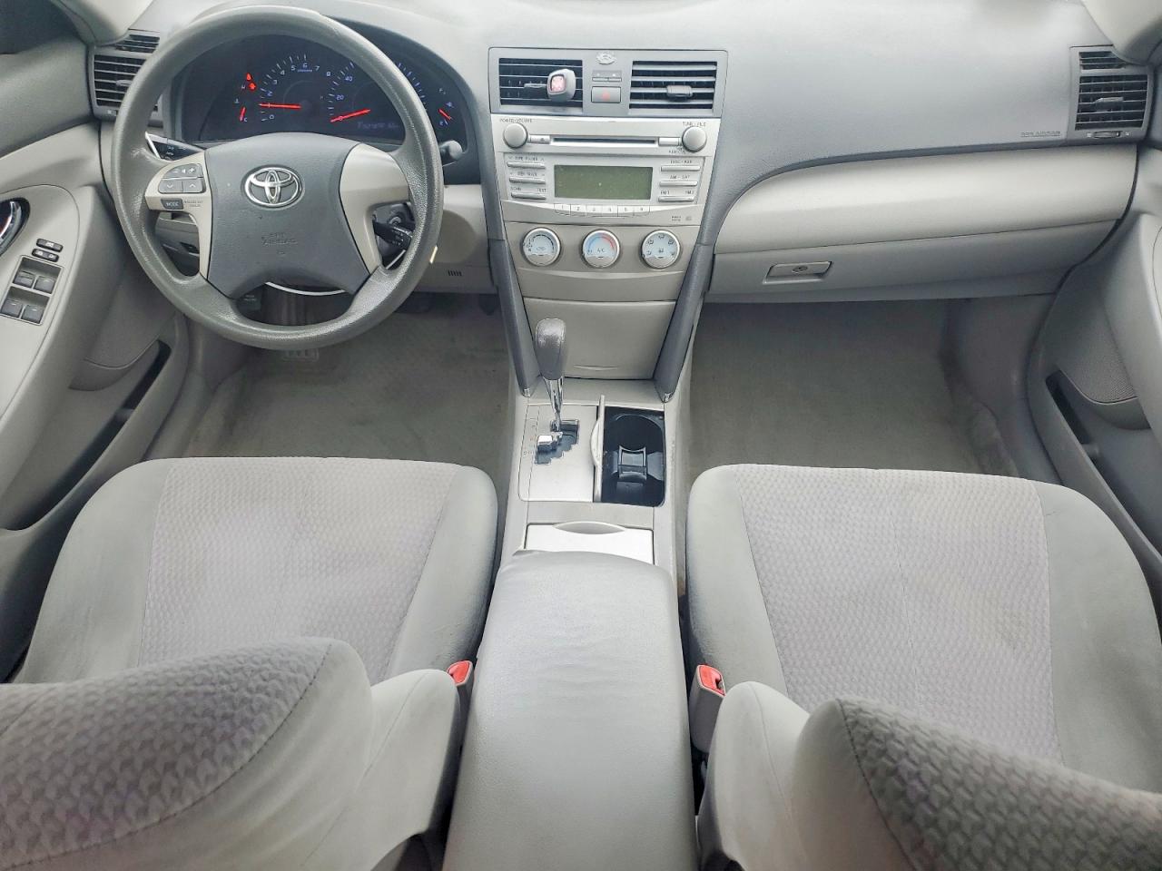 2011 TOYOTA CAMRY LE photo 22