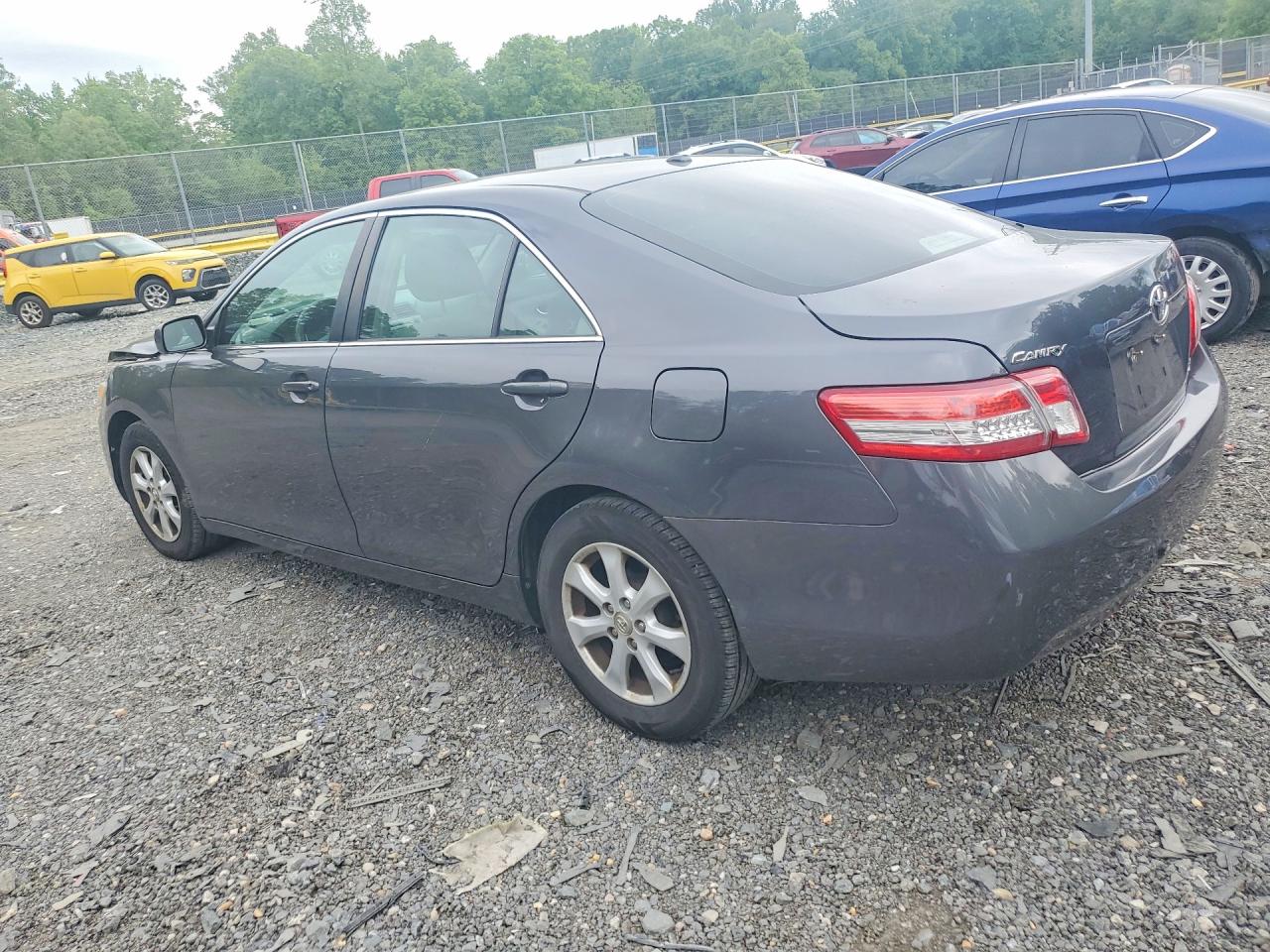 2011 TOYOTA CAMRY LE photo 4