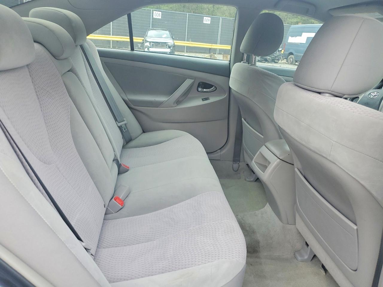 2011 TOYOTA CAMRY LE photo 28