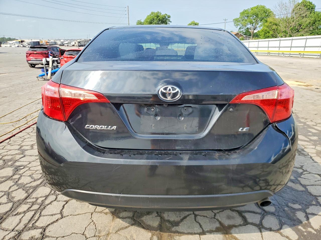2018 TOYOTA COROLLA LE photo 11