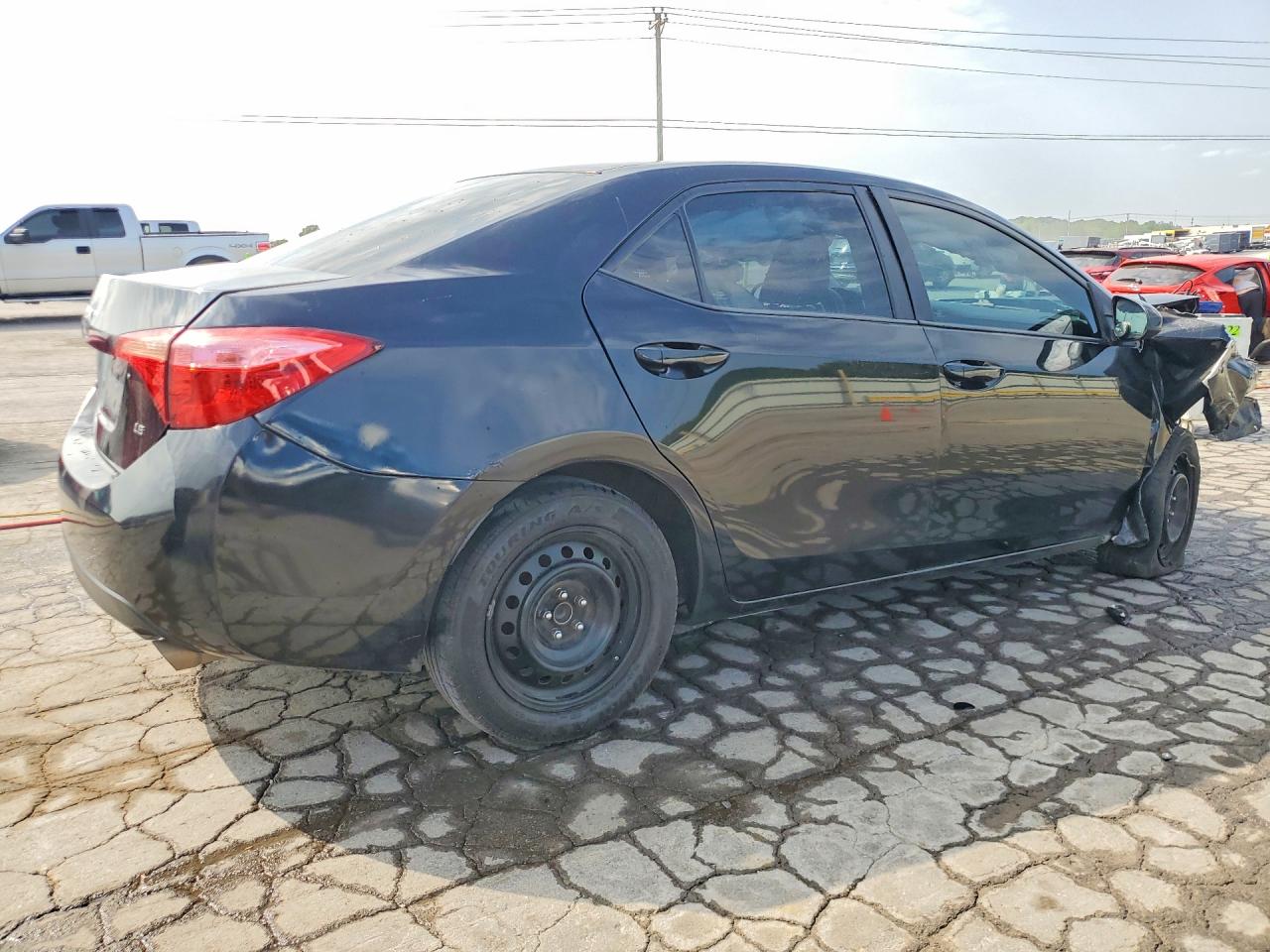 2018 TOYOTA COROLLA LE photo 5
