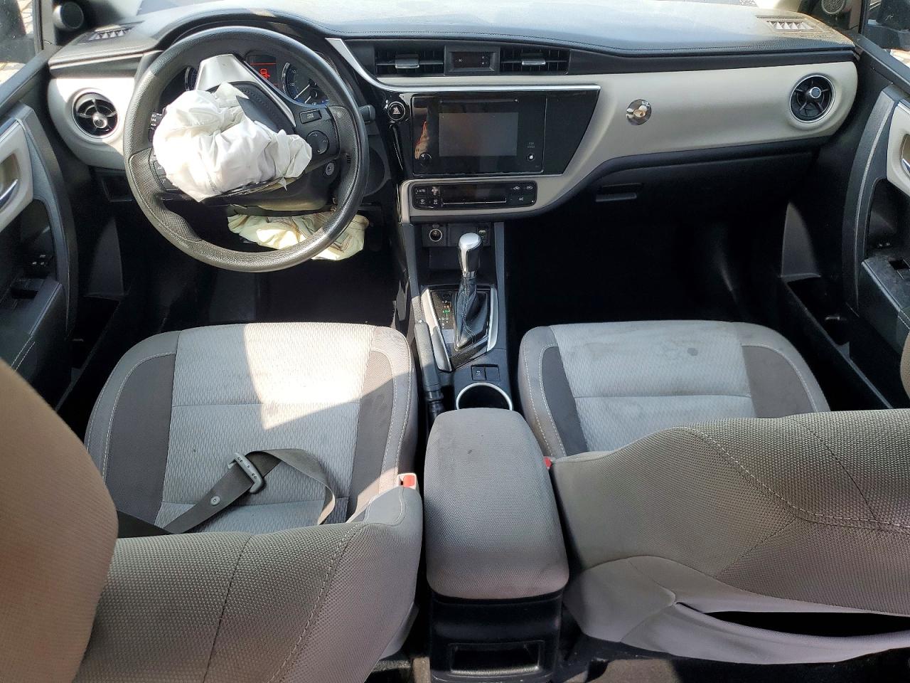 2018 TOYOTA COROLLA LE photo 15