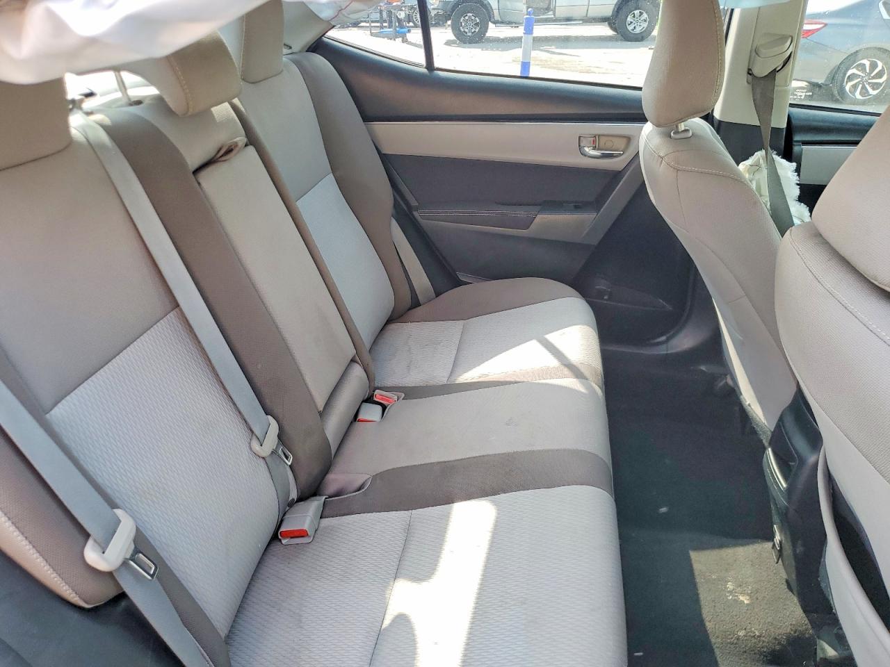 2018 TOYOTA COROLLA LE photo 19