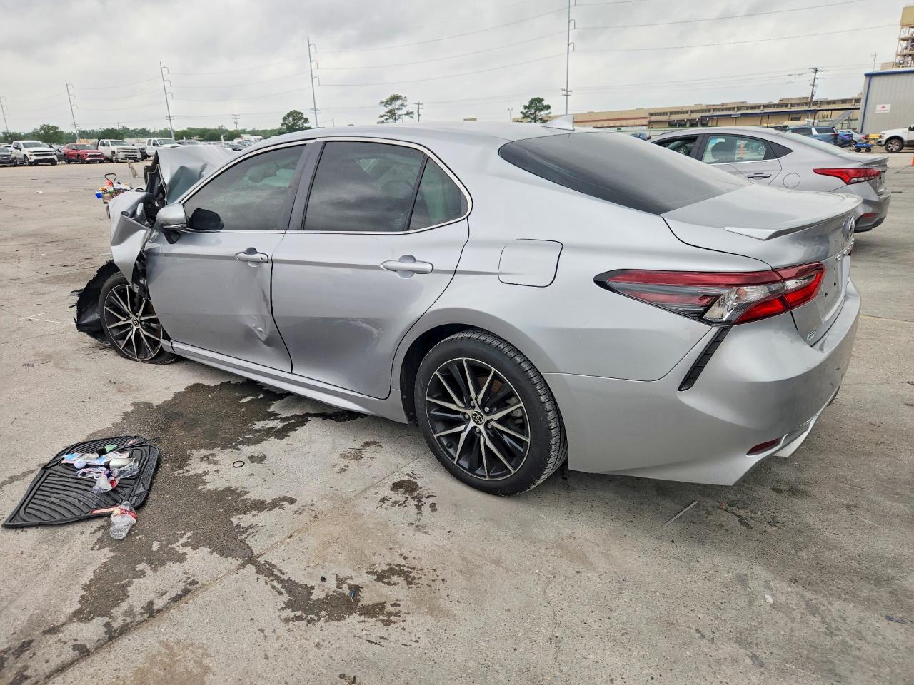2022 TOYOTA CAMRY SE photo 3