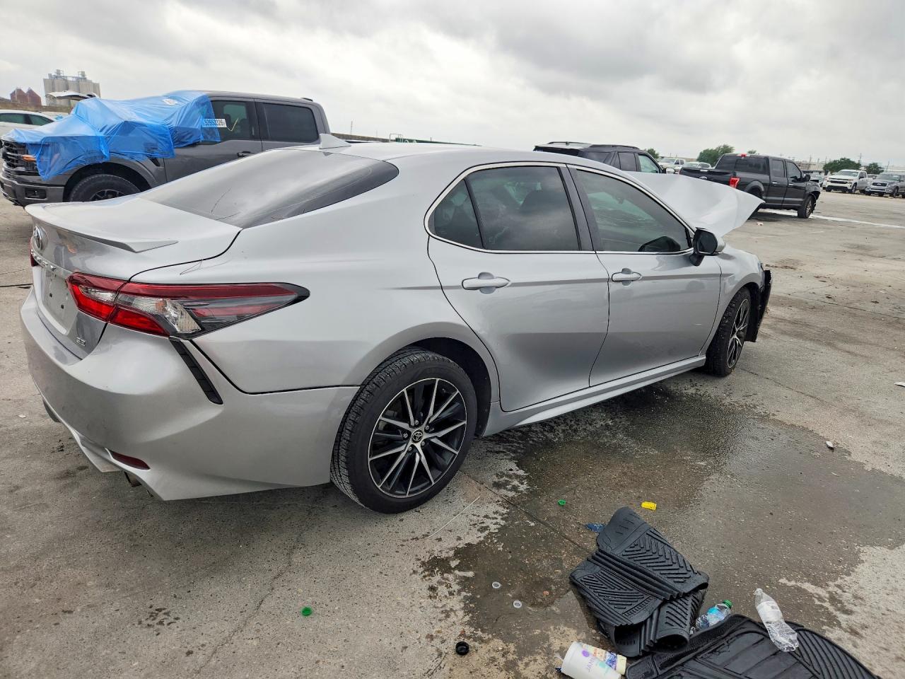 2022 TOYOTA CAMRY SE photo 5