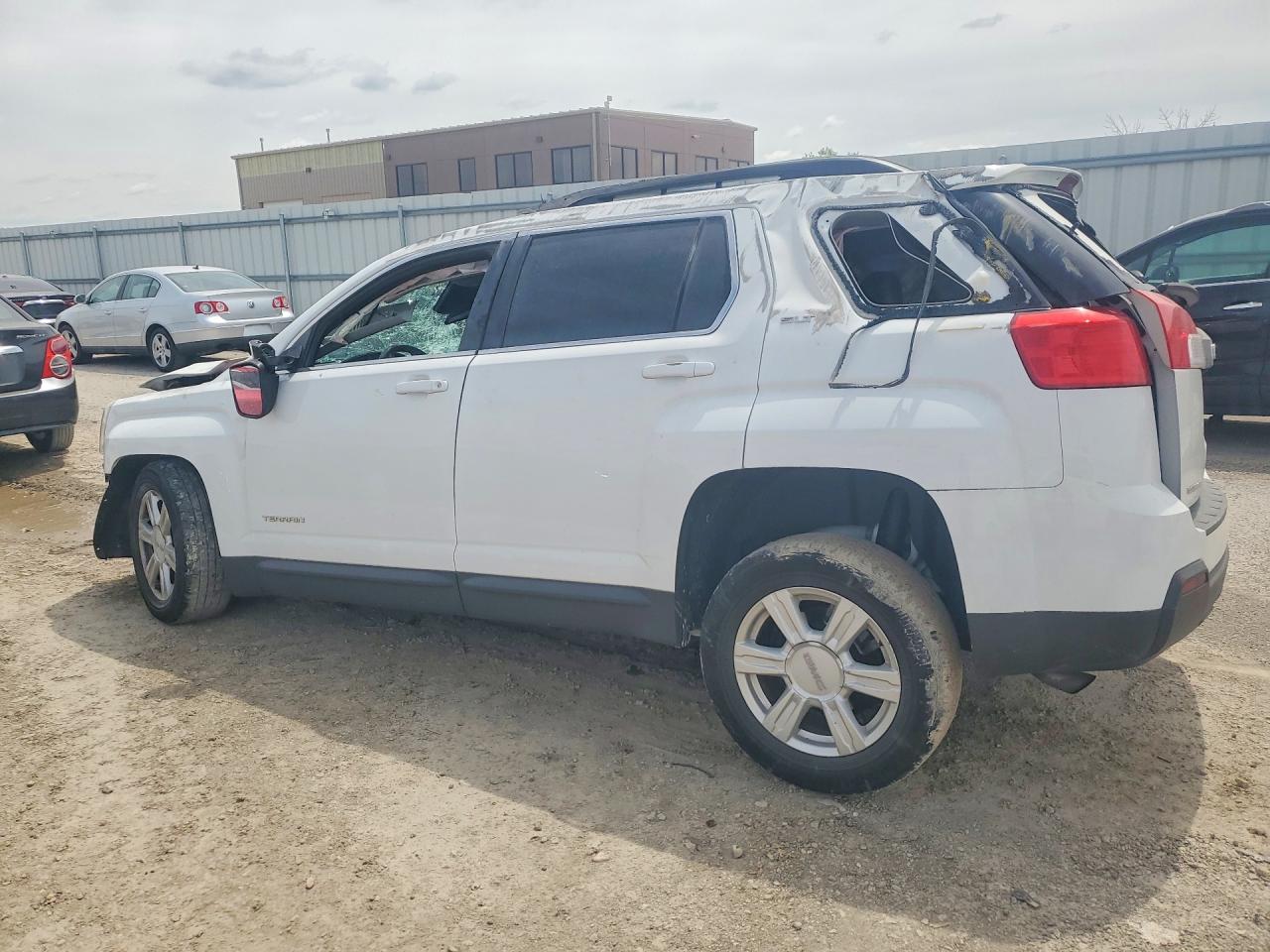 2015 GMC TERRAIN SLT photo 3