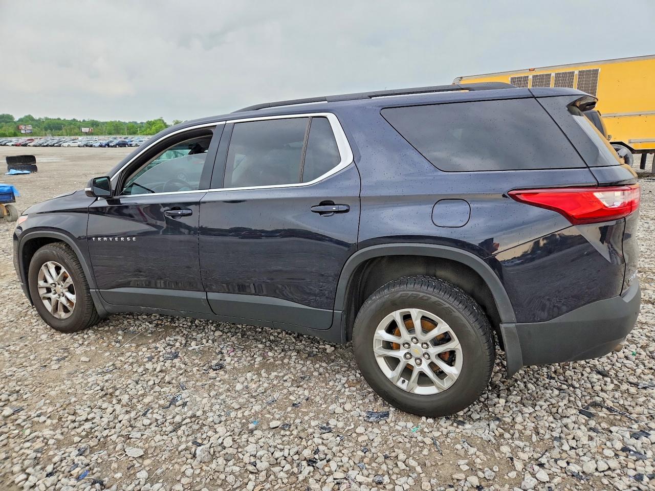 2020 CHEVROLET TRAVERSE LT photo 4