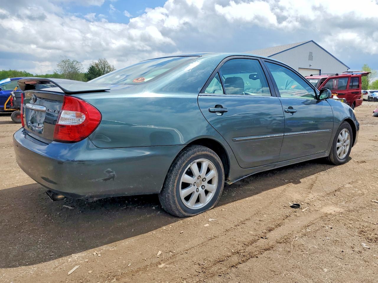 2004 TOYOTA CAMRY XLE photo 7