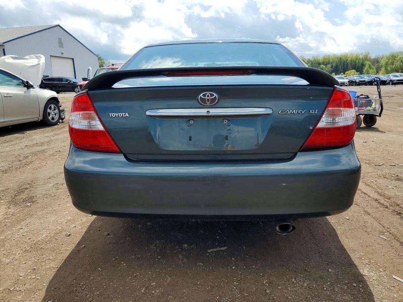 2004 TOYOTA CAMRY XLE photo 16