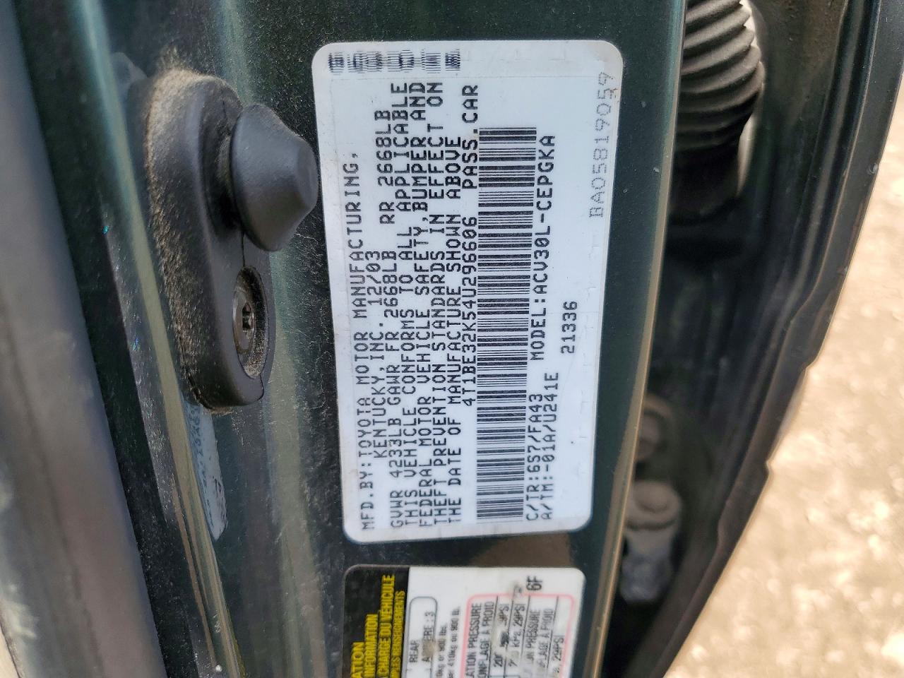 2004 TOYOTA CAMRY XLE photo 34