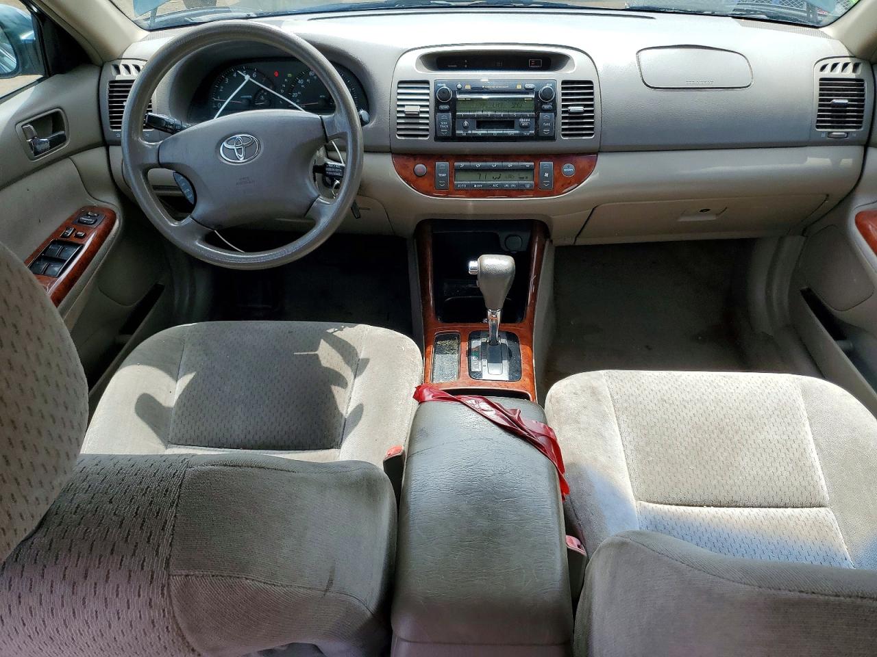 2004 TOYOTA CAMRY XLE photo 22