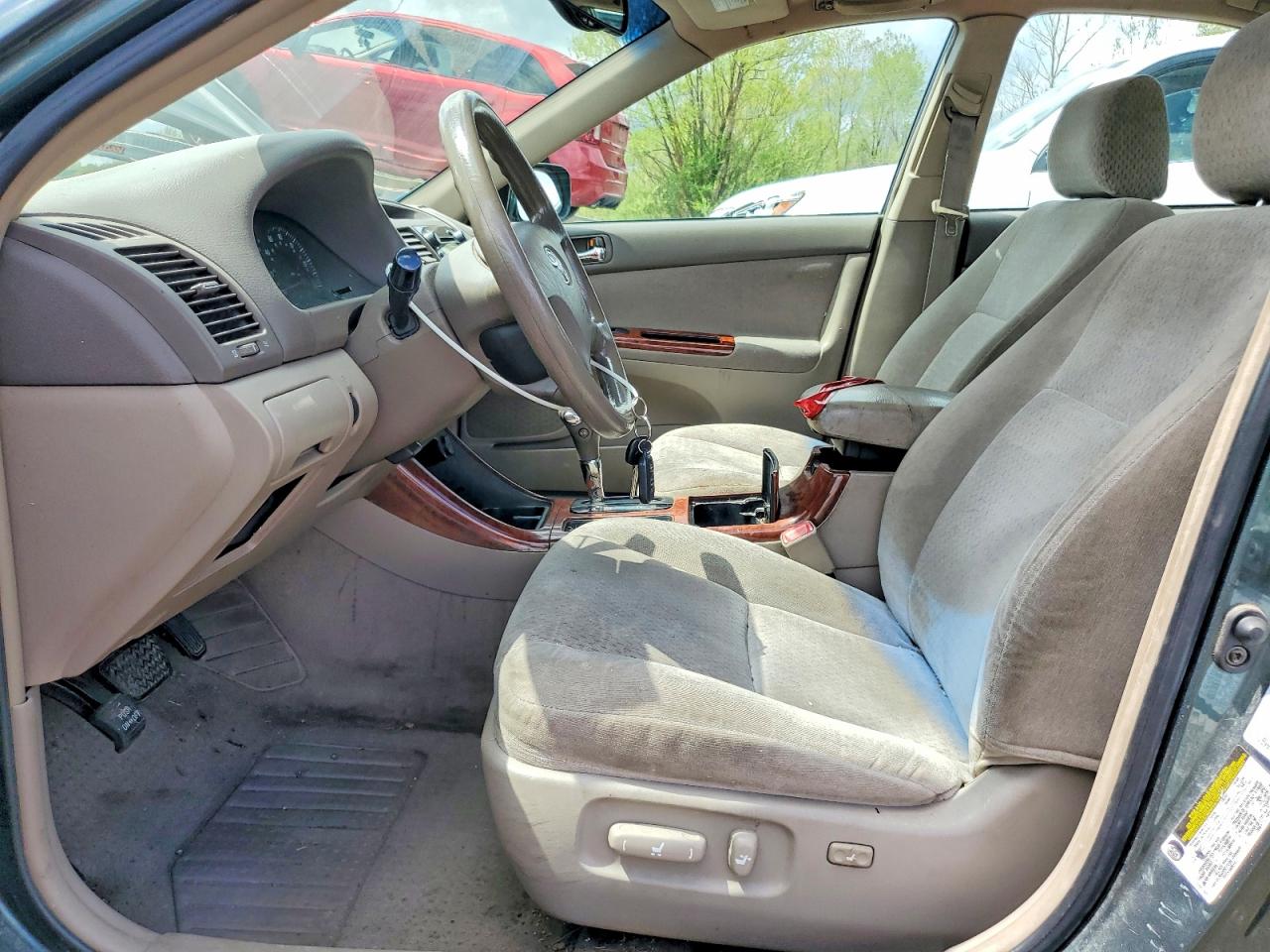 2004 TOYOTA CAMRY XLE photo 19