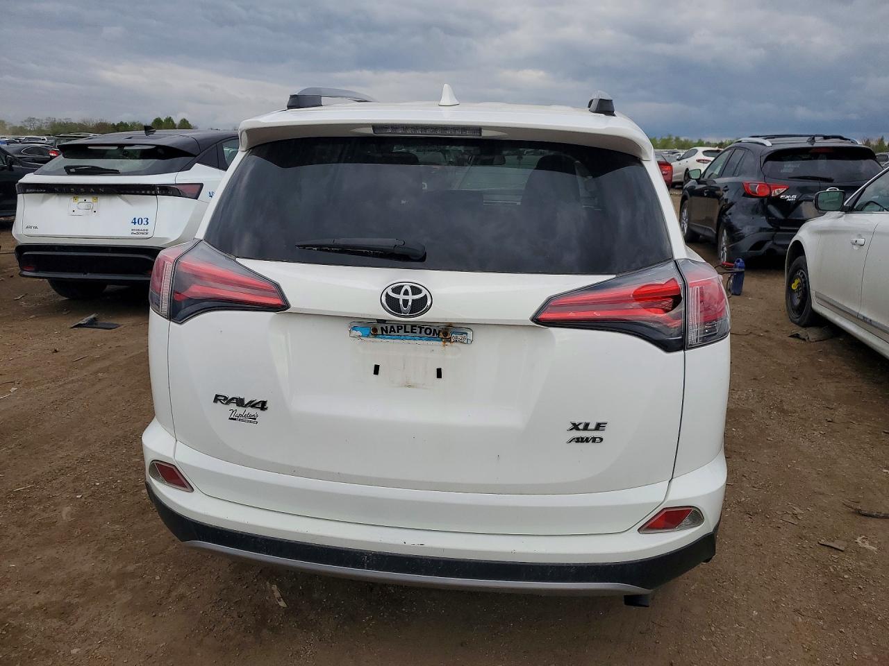 2018 TOYOTA RAV4 XLE photo 11