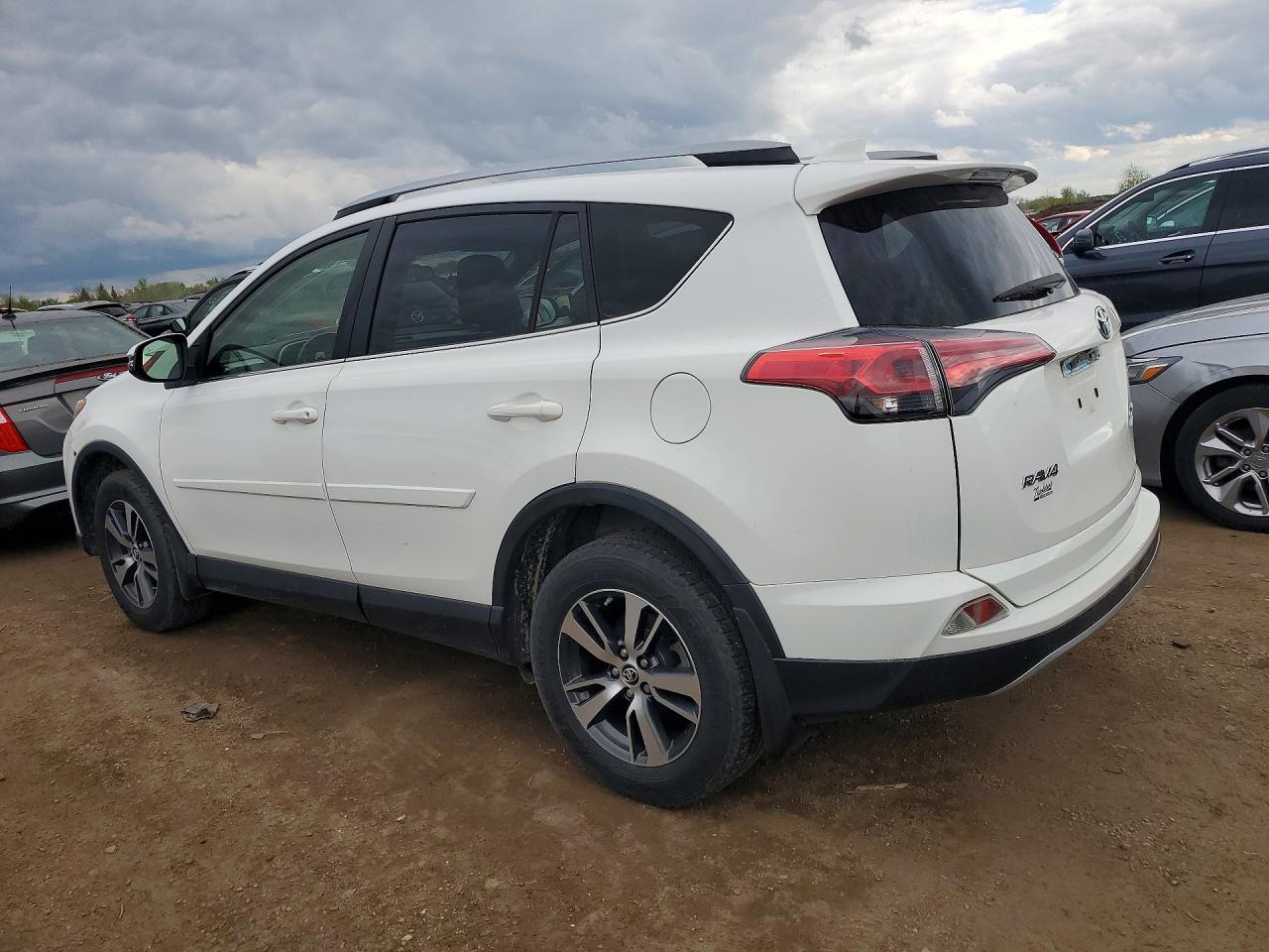 2018 TOYOTA RAV4 XLE photo 3