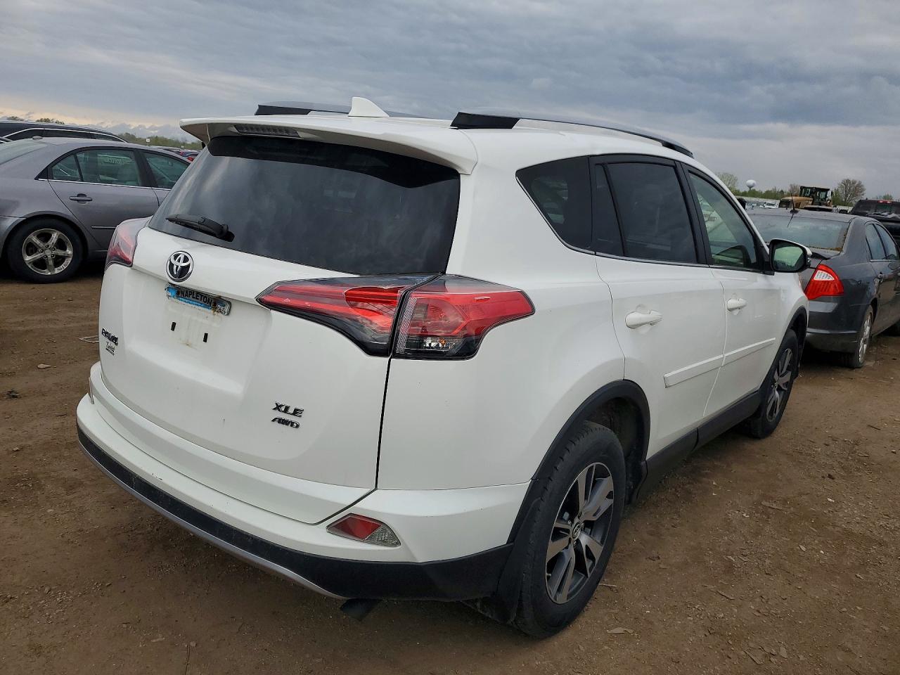 2018 TOYOTA RAV4 XLE photo 5