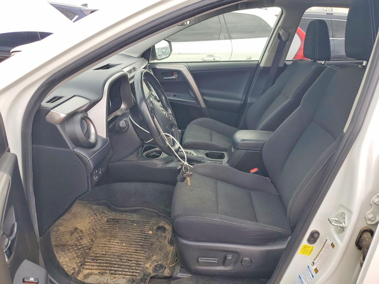 2018 TOYOTA RAV4 XLE photo 13