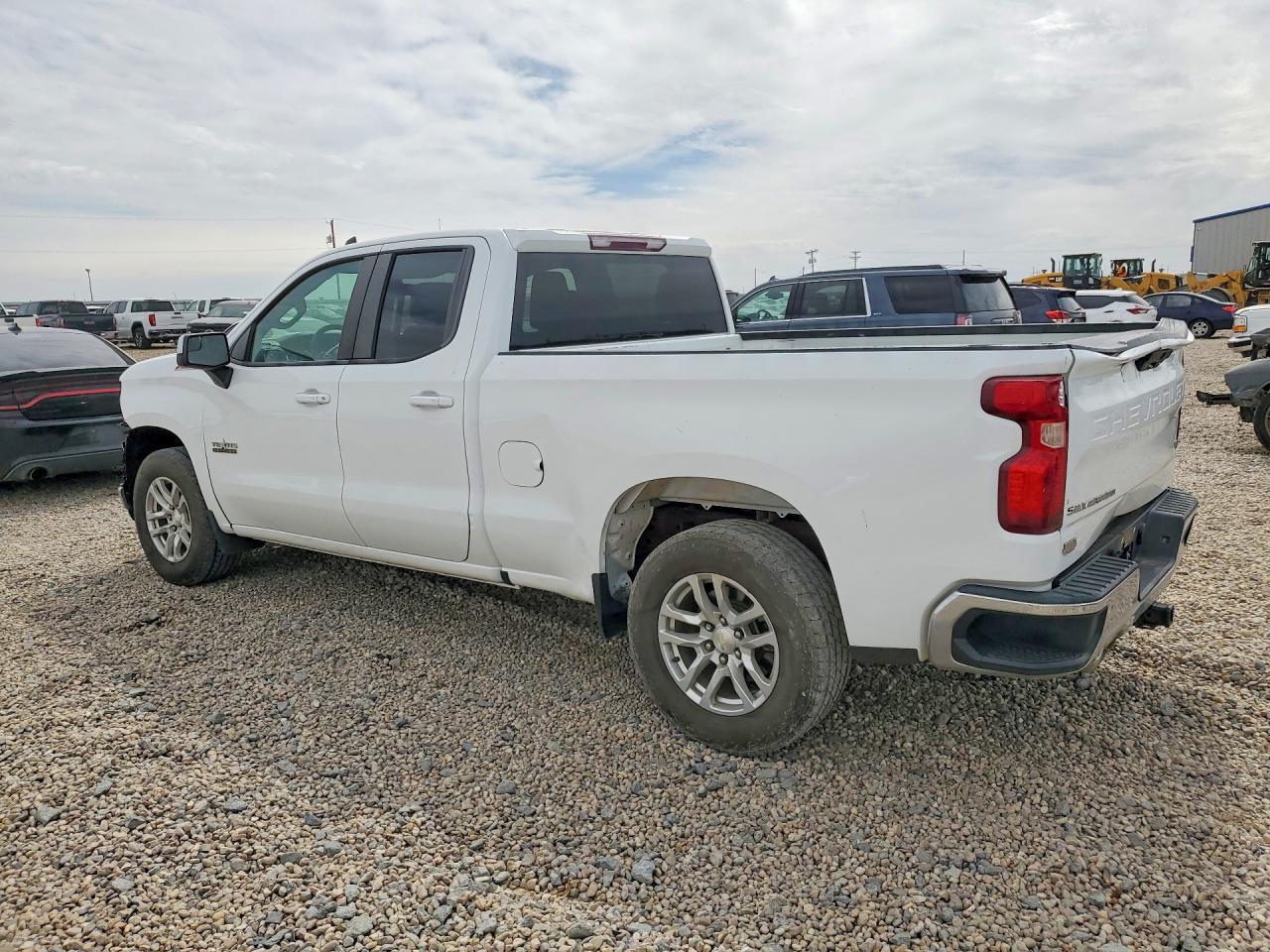 2019 CHEVROLET SILVERADO K1500 LT photo 4