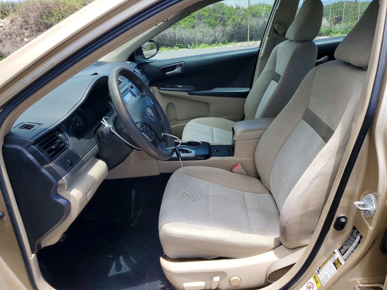 2012 TOYOTA CAMRY L photo 19