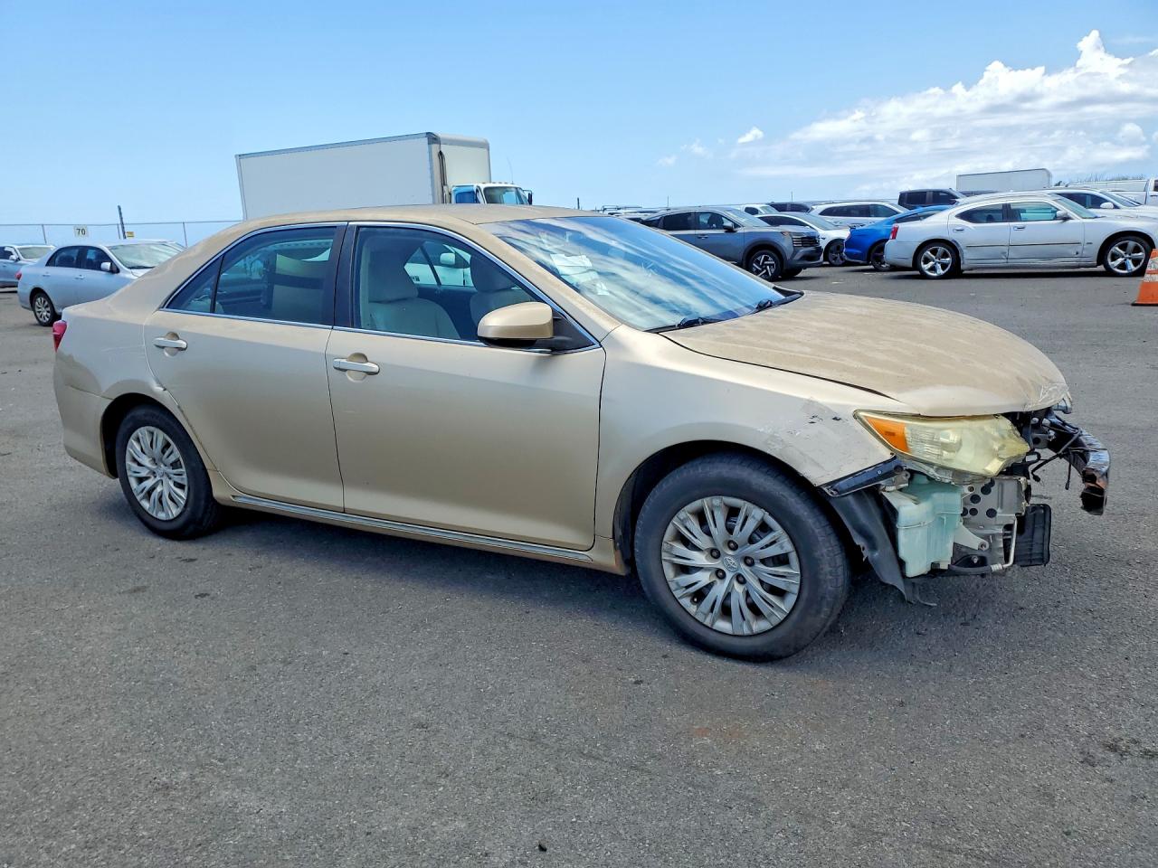2012 TOYOTA CAMRY L photo 10