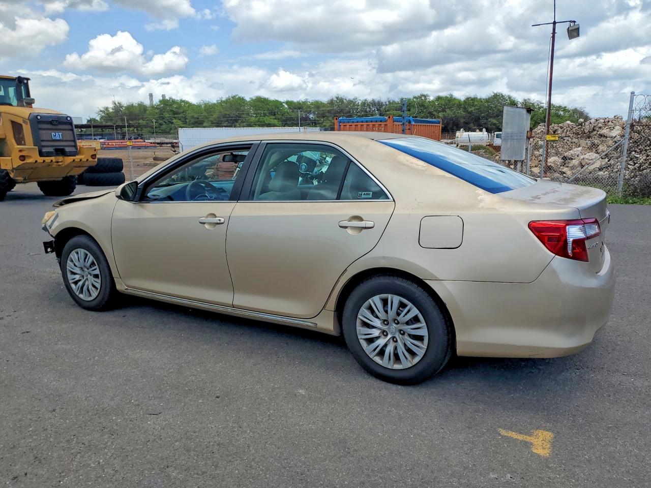 2012 TOYOTA CAMRY L photo 4