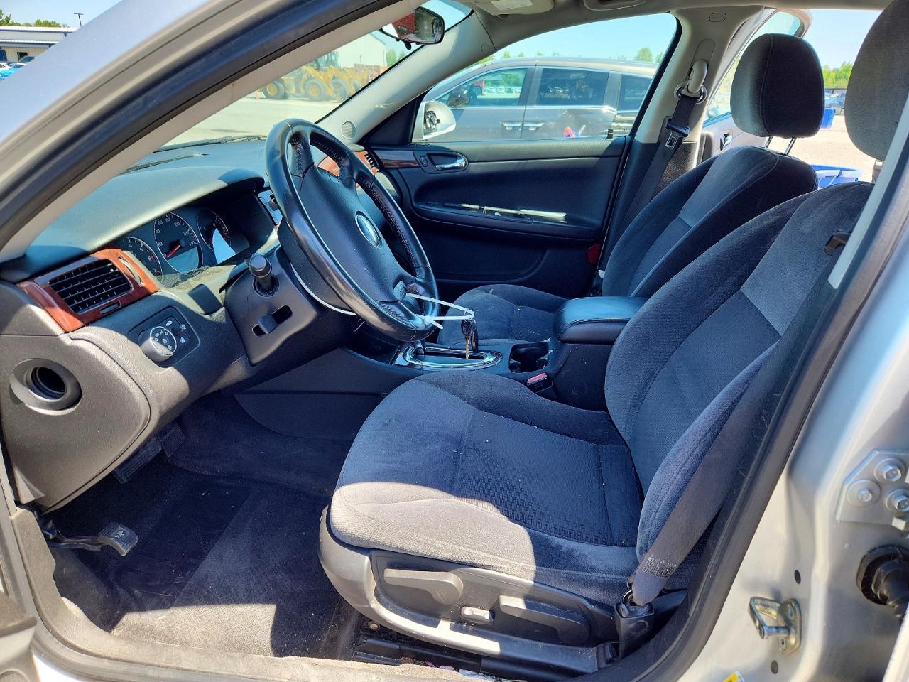 2010 CHEVROLET IMPALA LT photo 13