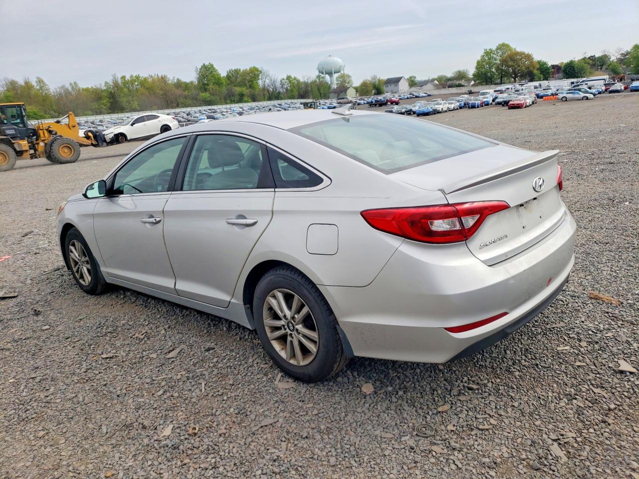 2015 HYUNDAI SONATA SE photo 2