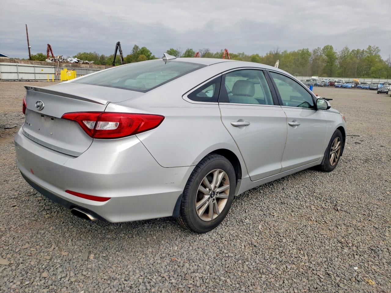 2015 HYUNDAI SONATA SE photo 3