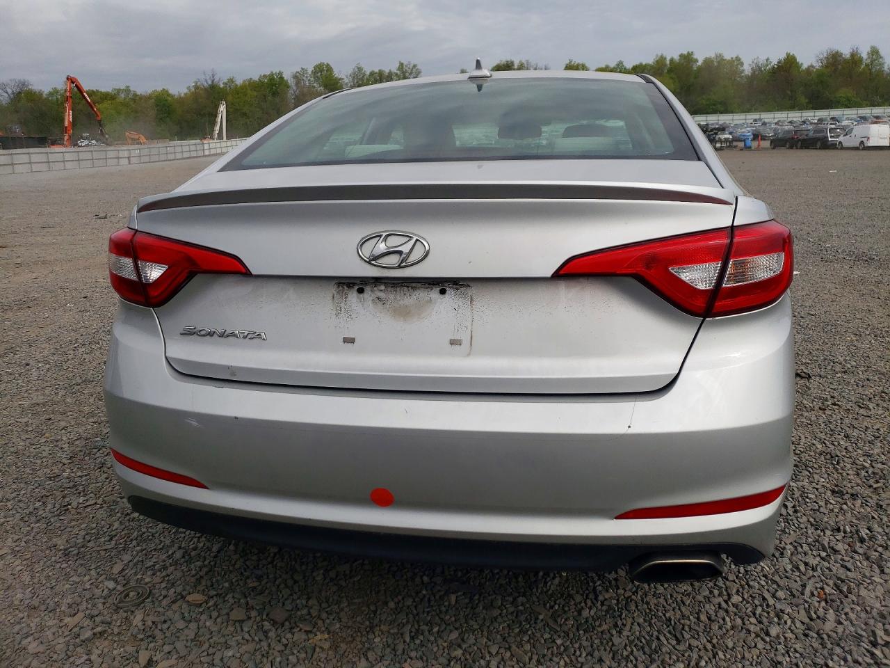 2015 HYUNDAI SONATA SE photo 6