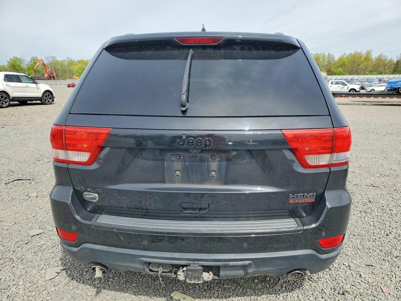 2011 JEEP GRAND CHEROKEE OVERLAND photo 6
